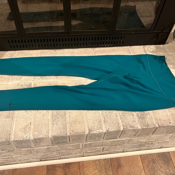 TWO PAIR of Nike Size SMALL Workout Leggings - Picture 2 of 6